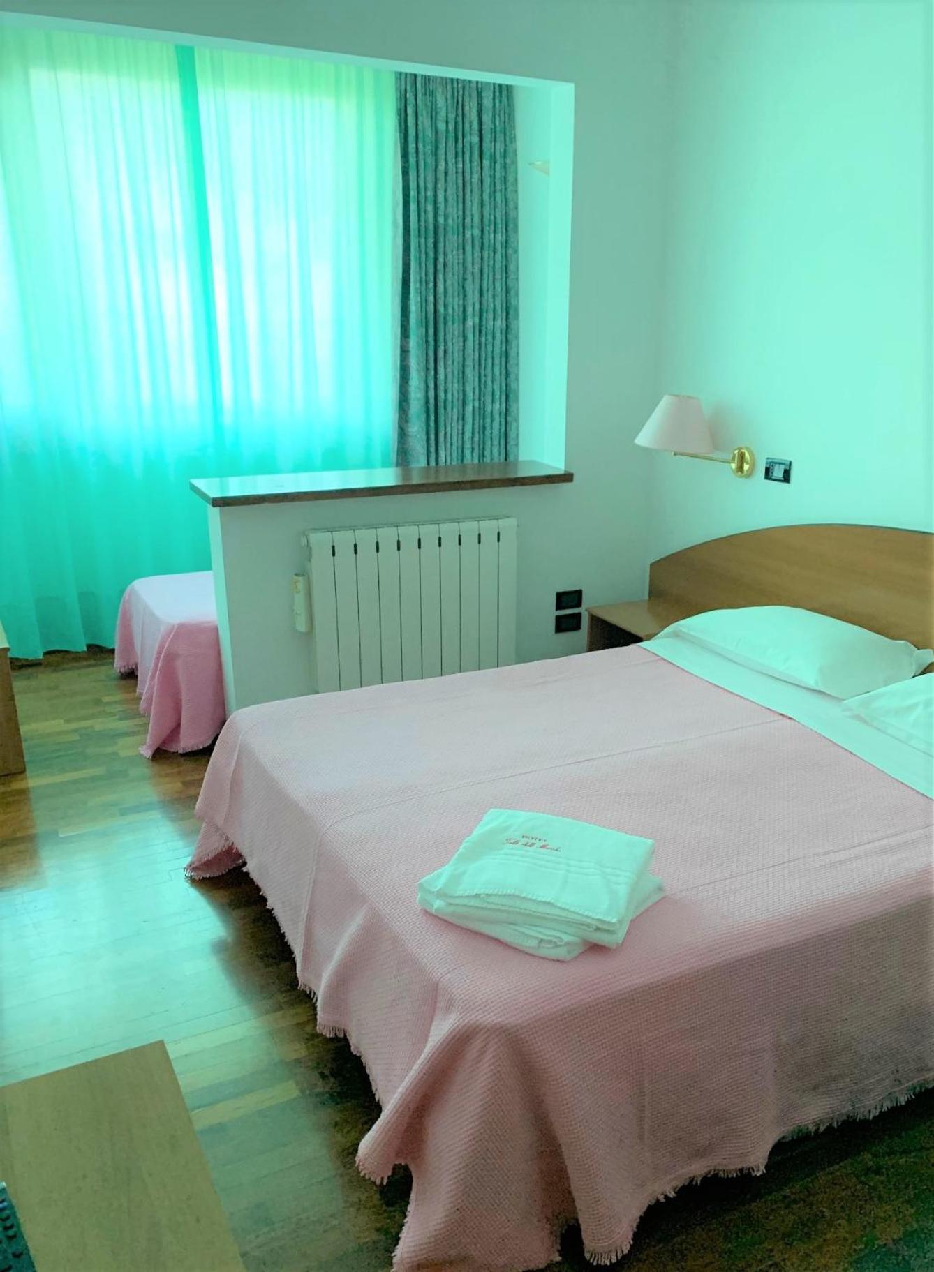 Hotel Tetto Delle Marche - Ristorante Dei Conti Cingoli Zimmer foto